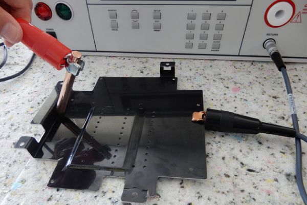 Dielectric strength test of an insulating sheet laminated to an aluminum plate