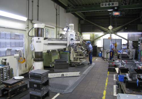 Radial drilling machine, milling machine